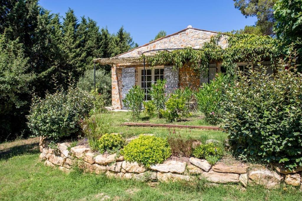 Domaine L'Helion Bed & Breakfast Taradeau Exterior photo